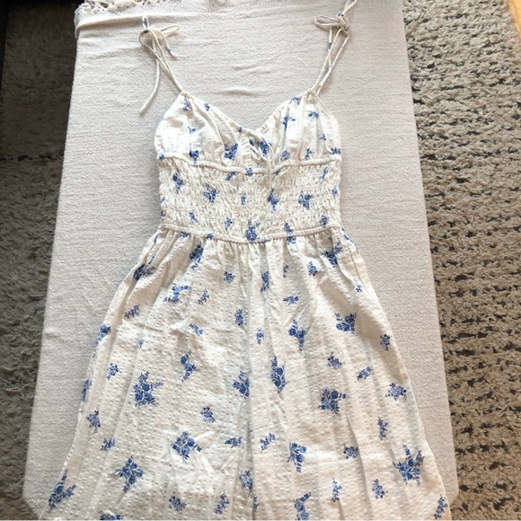 White and blue jumpsuit - Picture 2 of 4